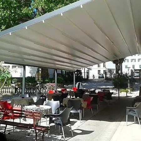 Centrale فندق